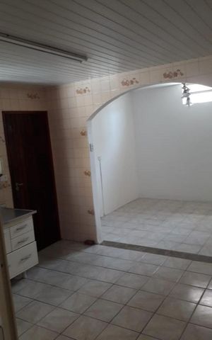 Casa à venda com 70m², 2 quartos e 4 vagas Casa à venda com 70m², 2 quartos e 4 vagasCozinha