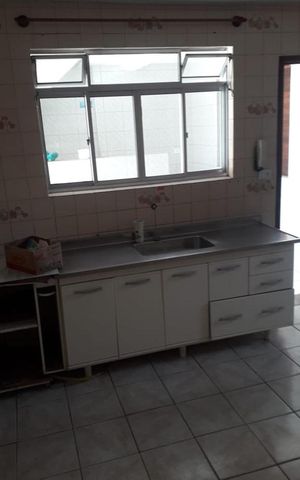 Casa à venda com 70m², 2 quartos e 4 vagas Casa à venda com 70m², 2 quartos e 4 vagasCozinha
