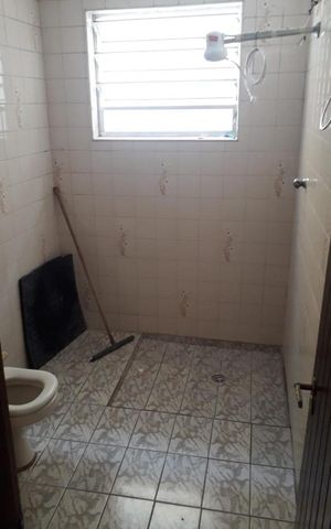 Casa à venda com 70m², 2 quartos e 4 vagas Casa à venda com 70m², 2 quartos e 4 vagasBanheiro