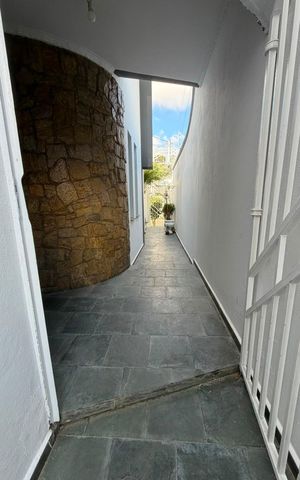 Casa à venda com 187m², 4 quartos e 3 vagas Casa à venda com 187m², 4 quartos e 3 vagasÁrea externa