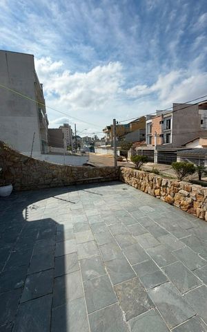 Casa à venda com 187m², 4 quartos e 3 vagas Casa à venda com 187m², 4 quartos e 3 vagasÁrea externa