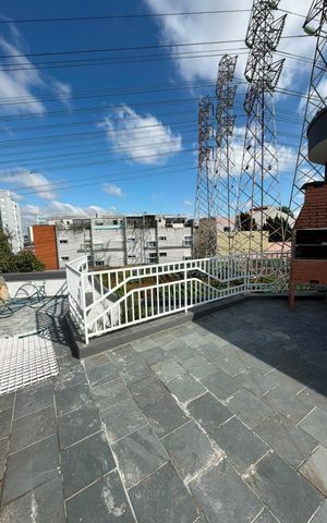 Casa à venda com 187m², 4 quartos e 3 vagas Casa à venda com 187m², 4 quartos e 3 vagasÁrea externa