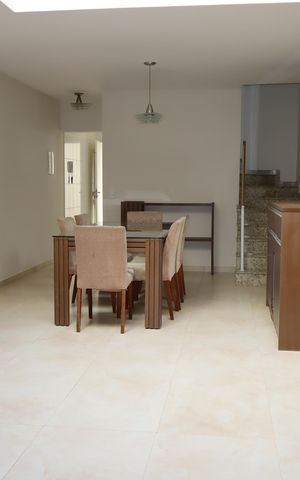 Casa à venda com 152m², 3 quartos e 2 vagasSala