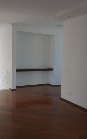 Casa de condomínio para alugar com 455m², 4 quartos e 6 vagasSala de TV