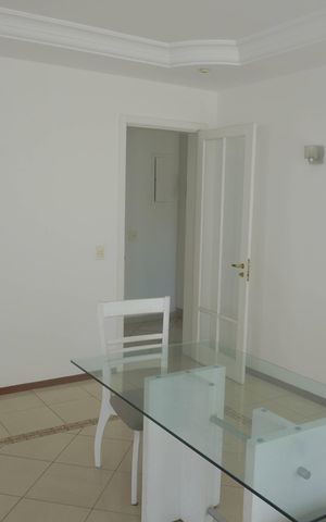 Casa de condomínio para alugar com 455m², 4 quartos e 6 vagas Casa de condomínio para alugar com 455m², 4 quartos e 6 vagasSala de Jantar