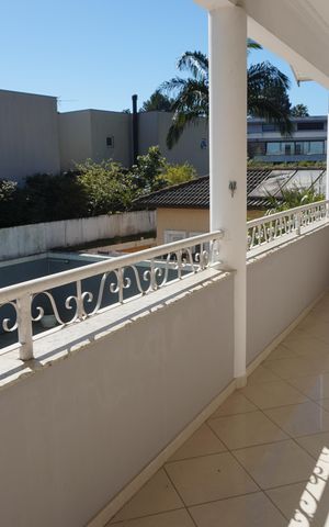 Casa de condomínio para alugar com 455m², 4 quartos e 6 vagasSacada
