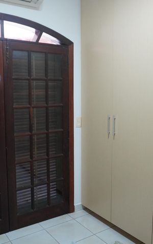 Casa para alugar com 350m², 4 quartos e 4 vagasSuite