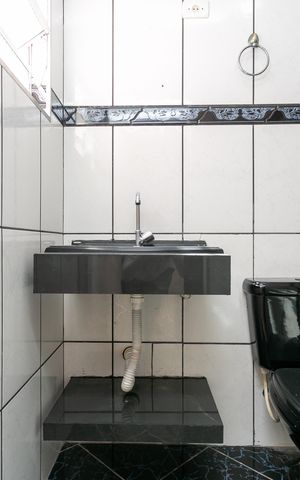 Casa de condomínio à venda com 320m², 3 quartos e 1 vaga Casa de condomínio à venda com 320m², 3 quartos e 1 vagaBanheiro da Suíte