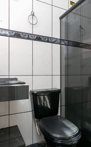 Casa de condomínio à venda com 320m², 3 quartos e 1 vaga Casa de condomínio à venda com 320m², 3 quartos e 1 vagaBanheiro da Suíte