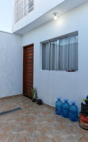 Casa de condomínio para alugar com 57m², 2 quartos e 2 vagas Casa de condomínio para alugar com 57m², 2 quartos e 2 vagasFachada da casa