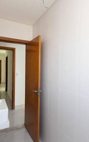 Casa à venda com 280m², 4 quartos e 6 vagas Casa à venda com 280m², 4 quartos e 6 vagasBanheiro da Suíte 1
