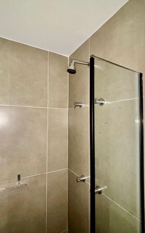Apartamento à venda com 68m², 2 quartos e 1 vaga Apartamento à venda com 68m², 2 quartos e 1 vagaSuite Banheiro