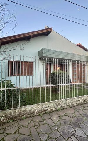 Casa à venda com 200m², 4 quartos e 1 vaga Casa à venda com 200m², 4 quartos e 1 vagaPlaca instalada em 26/07/2026 com o código NNYG-127