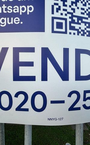 Casa à venda com 200m², 4 quartos e 1 vaga Casa à venda com 200m², 4 quartos e 1 vagaPlaca instalada em 26/07/2026 com o código NNYG-127