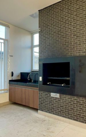 Apartamento à venda com 200m², 3 quartos e 3 vagas Apartamento à venda com 200m², 3 quartos e 3 vagasÁrea comum - Churrasqueira