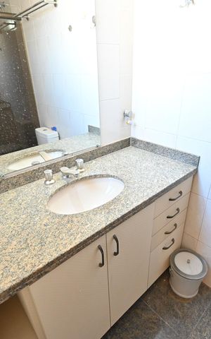 Apartamento à venda com 82m², 2 quartos e 2 vagasBanheiro da Suíte