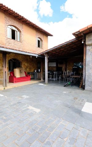 Casa à venda com 360m², 6 quartos e 6 vagas Casa à venda com 360m², 6 quartos e 6 vagasÁrea externa