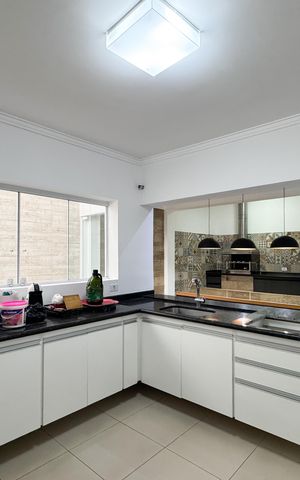Casa à venda com 160m², 3 quartos e 2 vagas Casa à venda com 160m², 3 quartos e 2 vagasCozinha