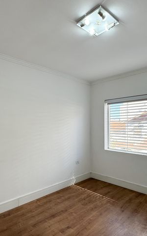 Casa à venda com 160m², 3 quartos e 2 vagas Casa à venda com 160m², 3 quartos e 2 vagasQuarto 1