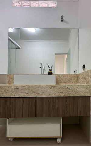 Casa à venda com 160m², 3 quartos e 2 vagas Casa à venda com 160m², 3 quartos e 2 vagasBanheiro Social