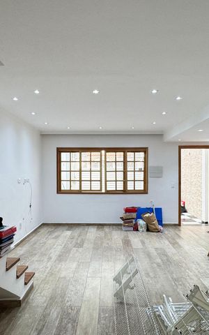 Casa à venda com 160m², 3 quartos e 2 vagas Casa à venda com 160m², 3 quartos e 2 vagasSala