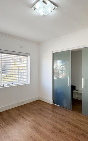Casa à venda com 160m², 3 quartos e 2 vagas Casa à venda com 160m², 3 quartos e 2 vagasQuarto 1