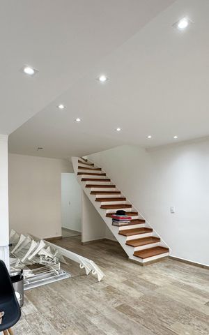 Casa à venda com 160m², 3 quartos e 2 vagas Casa à venda com 160m², 3 quartos e 2 vagasSala