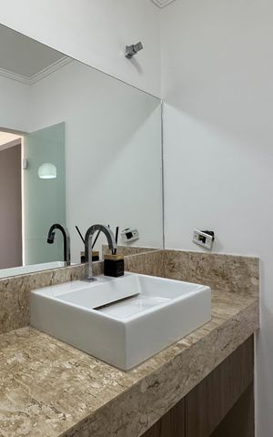 Casa à venda com 160m², 3 quartos e 2 vagas Casa à venda com 160m², 3 quartos e 2 vagasBanheiro Social