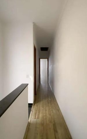 Casa à venda com 120m², 3 quartos e 3 vagas Casa à venda com 120m², 3 quartos e 3 vagasCorredor