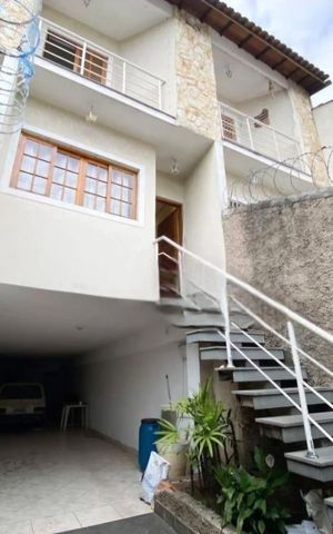 Casa à venda com 120m², 3 quartos e 3 vagas Casa à venda com 120m², 3 quartos e 3 vagasÁrea externa