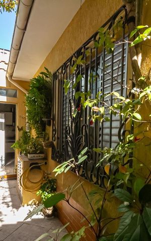 Casa à venda com 223m², 2 quartos e 2 vagas Casa à venda com 223m², 2 quartos e 2 vagasQuintal