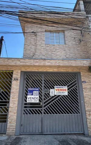 Casa à venda com 500m², 8 quartos e 1 vaga Casa à venda com 500m², 8 quartos e 1 vagaFachada