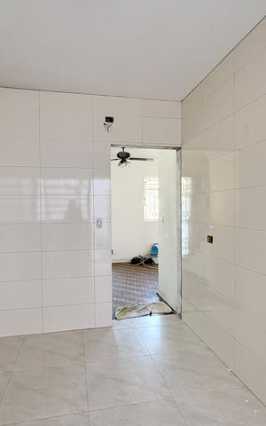 Casa à venda com 130m², 4 quartos e 2 vagas Casa à venda com 130m², 4 quartos e 2 vagasCozinha