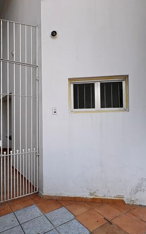 Casa à venda com 130m², 4 quartos e 2 vagas Casa à venda com 130m², 4 quartos e 2 vagasEntrada
