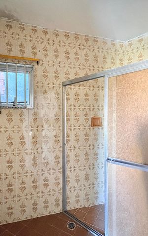 Casa à venda com 130m², 4 quartos e 2 vagas Casa à venda com 130m², 4 quartos e 2 vagasBanheiro
