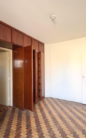 Casa à venda com 130m², 4 quartos e 2 vagas Casa à venda com 130m², 4 quartos e 2 vagasSuíte