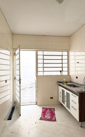 Casa à venda com 130m², 4 quartos e 2 vagas Casa à venda com 130m², 4 quartos e 2 vagasCozinha