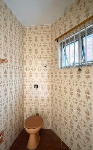 Casa à venda com 130m², 4 quartos e 2 vagas Casa à venda com 130m², 4 quartos e 2 vagasBanheiro