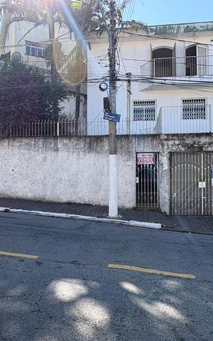 Casa à venda com 130m², 4 quartos e 2 vagas Casa à venda com 130m², 4 quartos e 2 vagasFachada