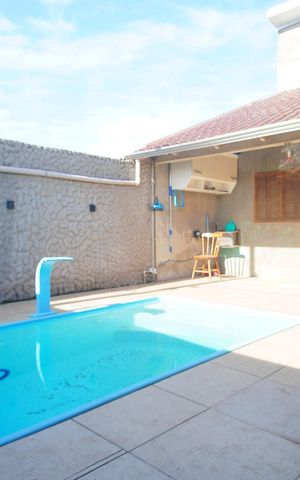 Casa à venda com 120m², 3 quartos e 2 vagasPiscina