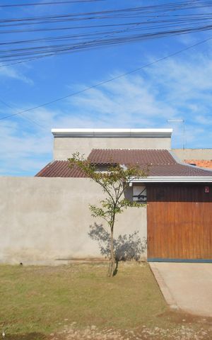 Casa à venda com 120m², 3 quartos e 2 vagasFachada