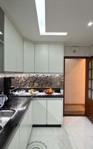Apartamento à venda com 106m², 3 quartos e 2 vagas Apartamento à venda com 106m², 3 quartos e 2 vagasCozinha e Área de Serviço