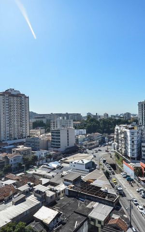 Apartamento à venda com 150m², 3 quartos e 2 vagas Apartamento à venda com 150m², 3 quartos e 2 vagasTerraço