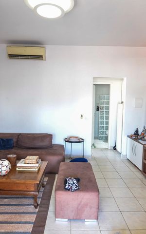 Apartamento à venda com 150m², 3 quartos e 2 vagas Apartamento à venda com 150m², 3 quartos e 2 vagasTerraço