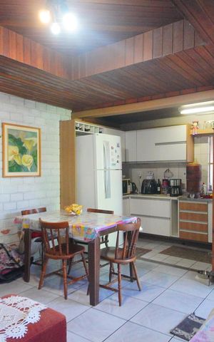Casa para alugar com 110m², 2 quartos e 1 vagasala/cozinha