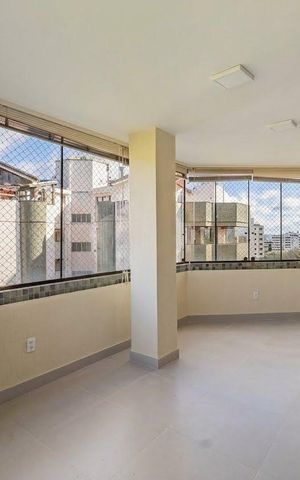 Apartamento para alugar com 234m², 3 quartos e 2 vagas Apartamento para alugar com 234m², 3 quartos e 2 vagasVaranda