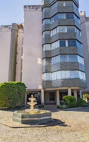 Apartamento para alugar com 234m², 3 quartos e 2 vagas Apartamento para alugar com 234m², 3 quartos e 2 vagasFachada
