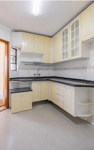 Apartamento para alugar com 234m², 3 quartos e 2 vagas Apartamento para alugar com 234m², 3 quartos e 2 vagasCozinha