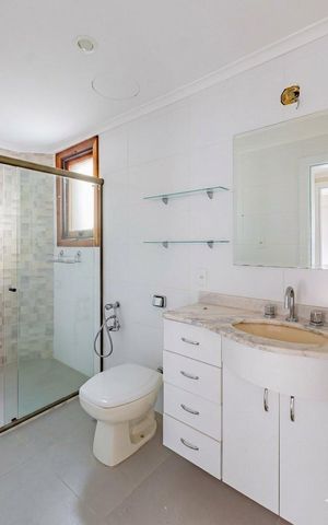 Apartamento para alugar com 234m², 3 quartos e 2 vagas Apartamento para alugar com 234m², 3 quartos e 2 vagasBanheiro da Suíte