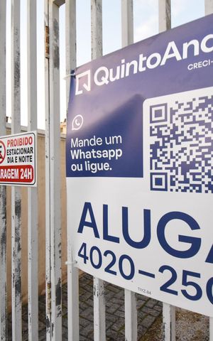 Casa de condomínio à venda com 220m², 3 quartos e 2 vagasPlaca
